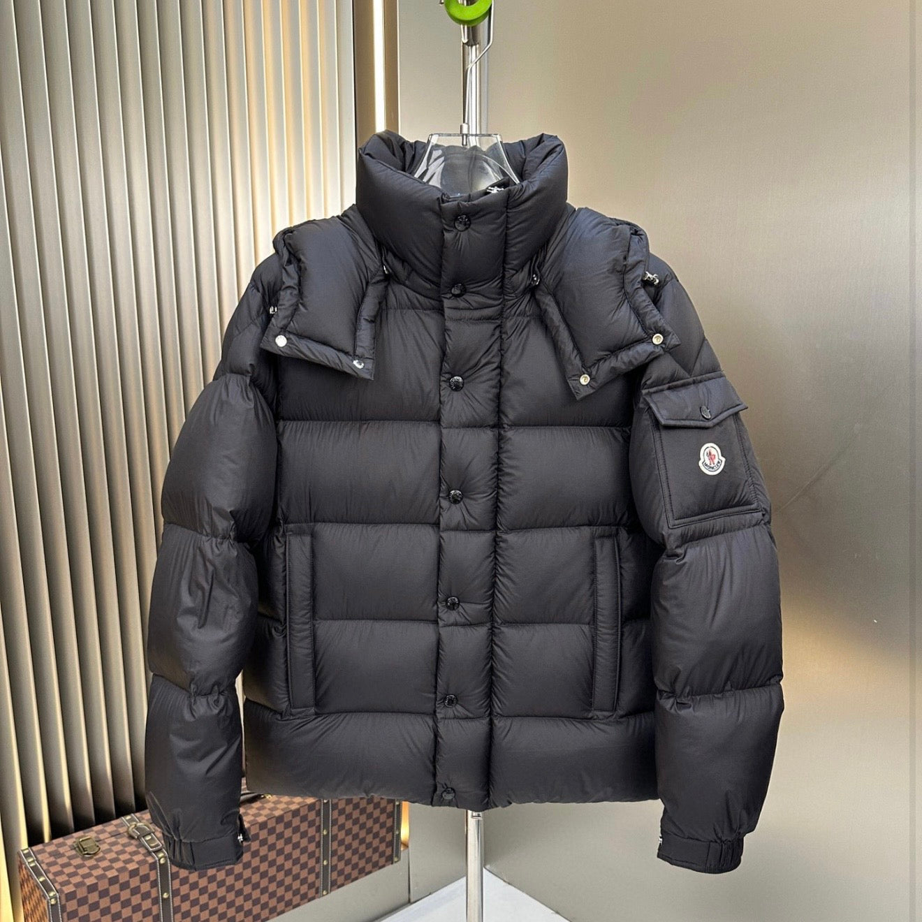 (PRE ORDER) MNCLR ARM POCKET COAT - BLACK