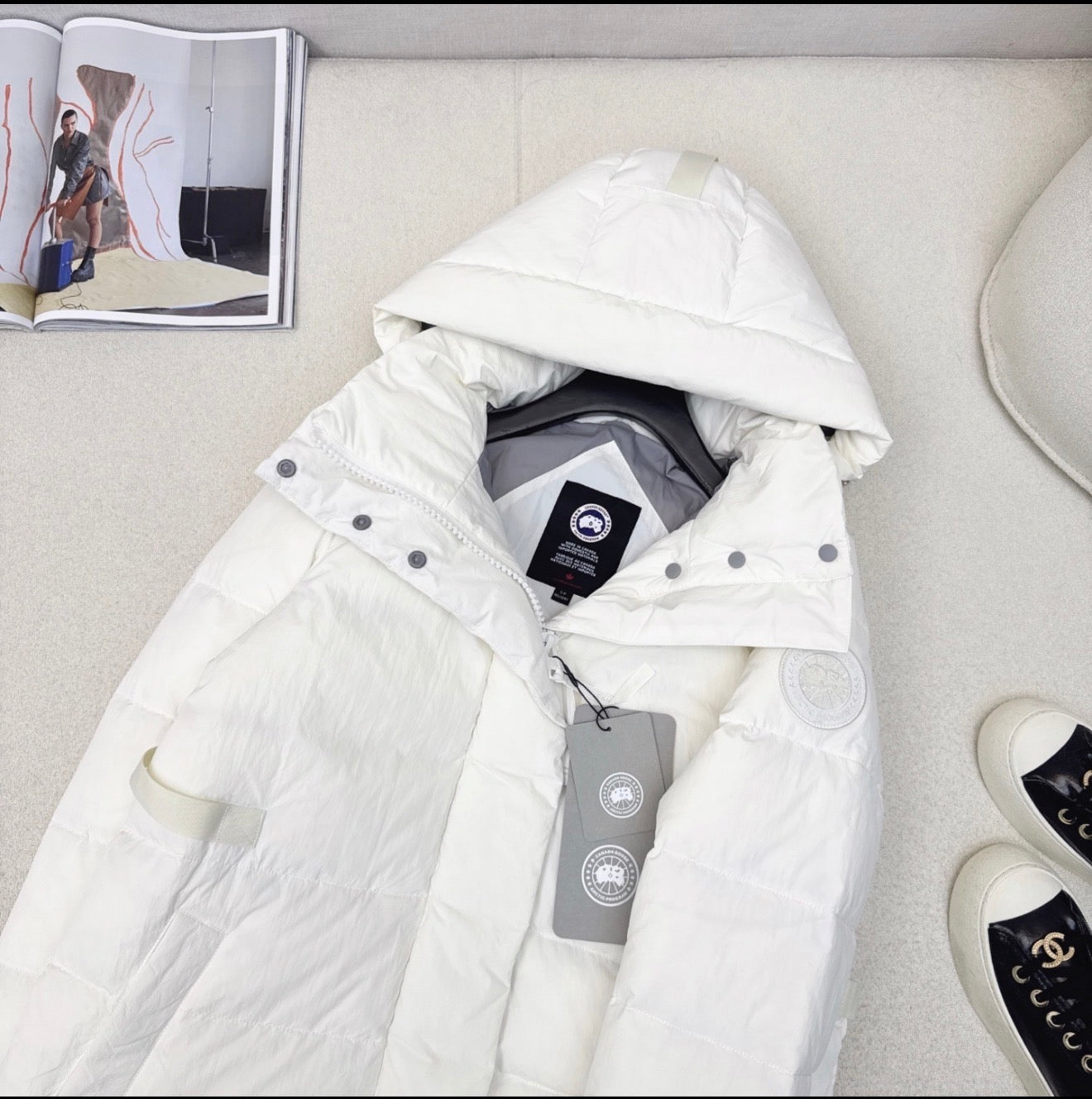 (PRE ORDER) CG BLACK BADGE PUFFER COAT - WHITE & BLACK