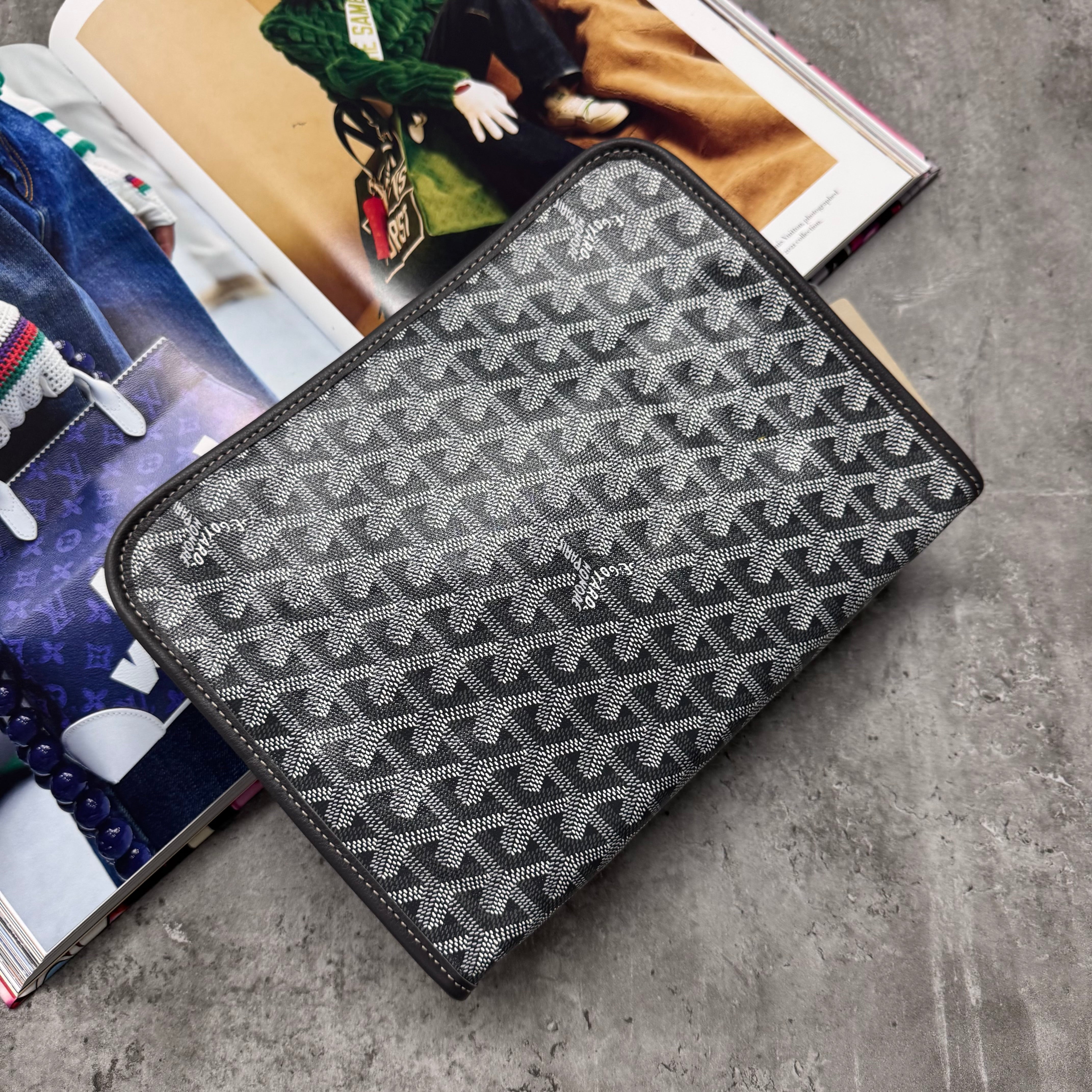 (PRE ORDER) GYRD POUCH BAG - GREY
