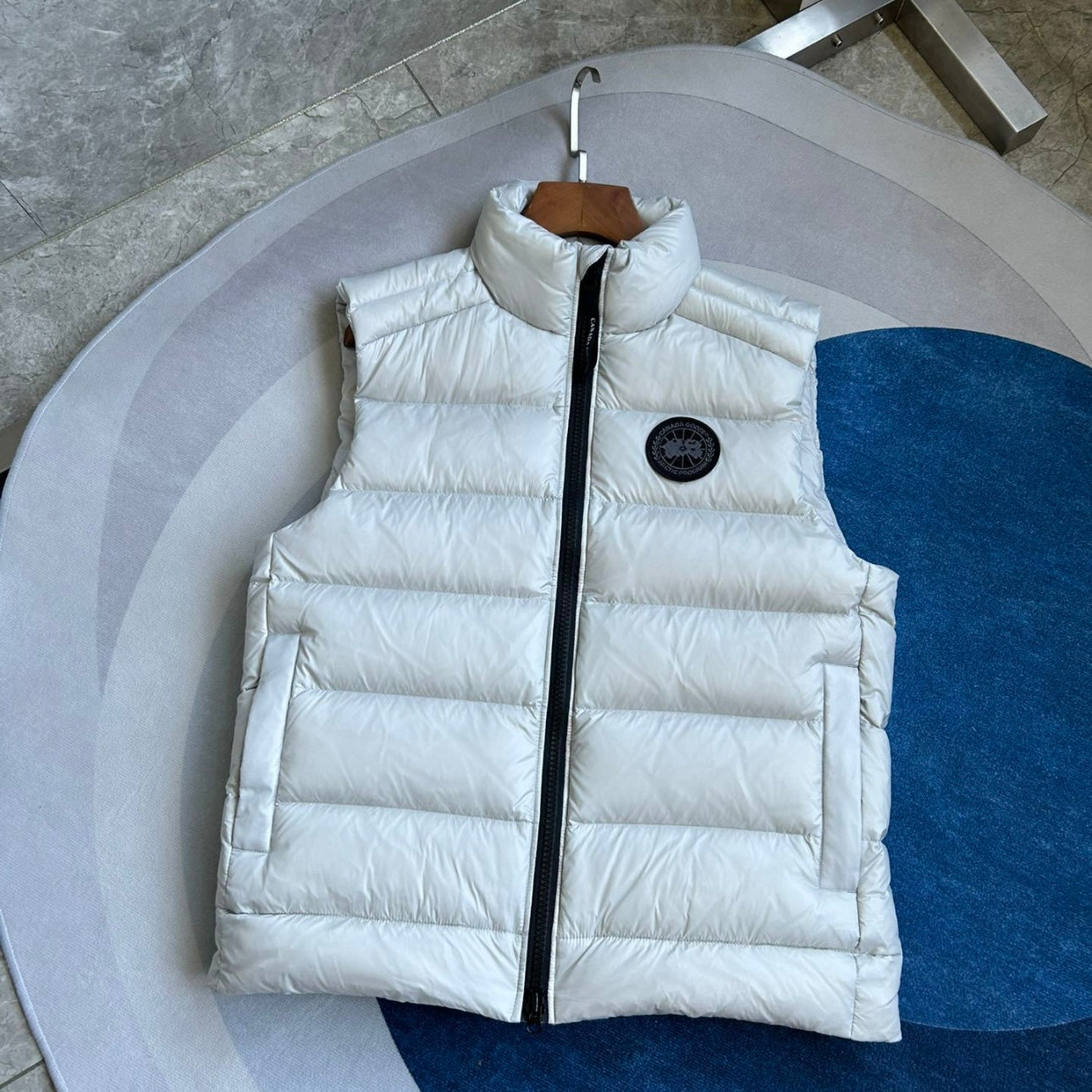(PRE ORDER) CG CROFTON BLACK BADGE GILET - LIGHT GREY