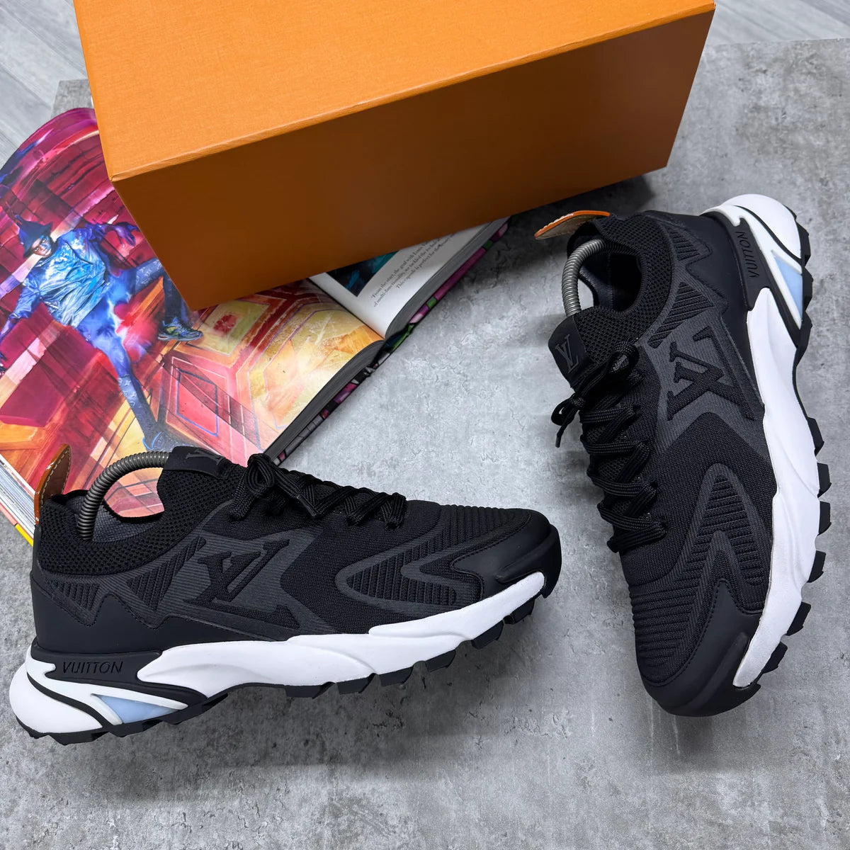 (PRE ORDER) LVE TACTIC TRAINER - BLACK / WHITE