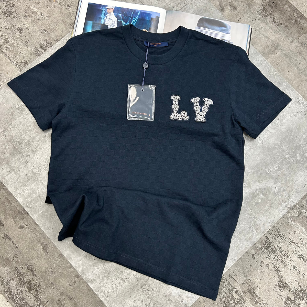 LVE CHEQUERED GEM LOGO T SHIRT - NAVY