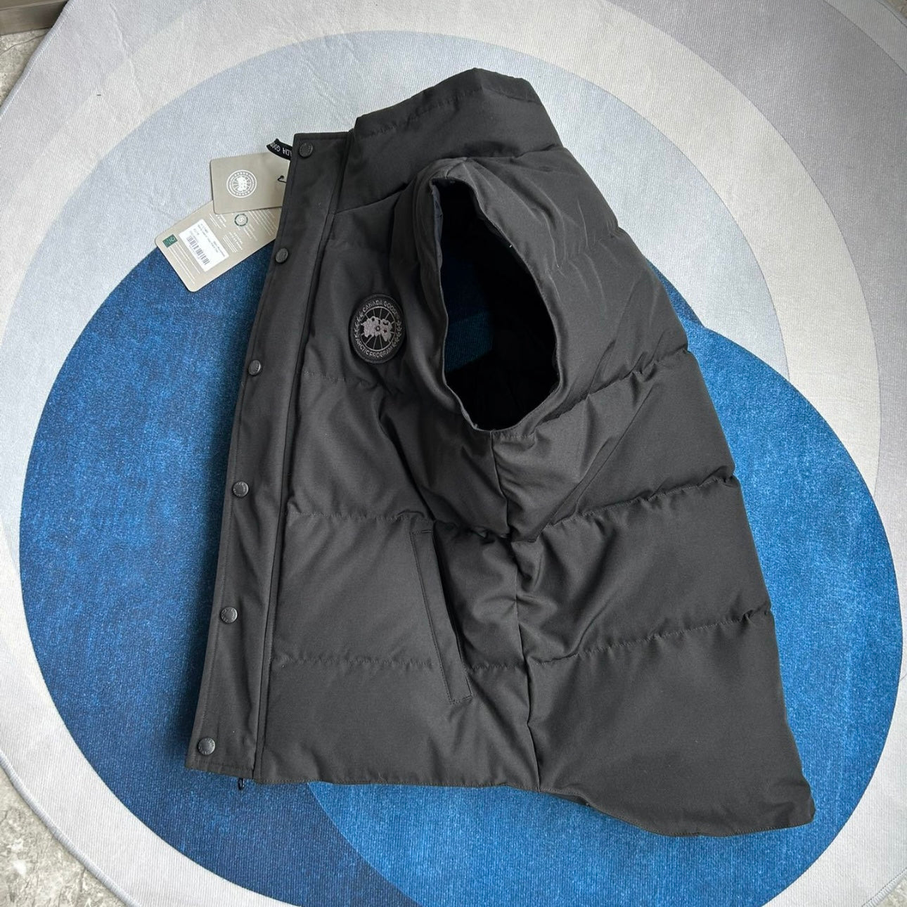 (PRE ORDER) CG GARSON BLACK BADGE GILET - BLACK