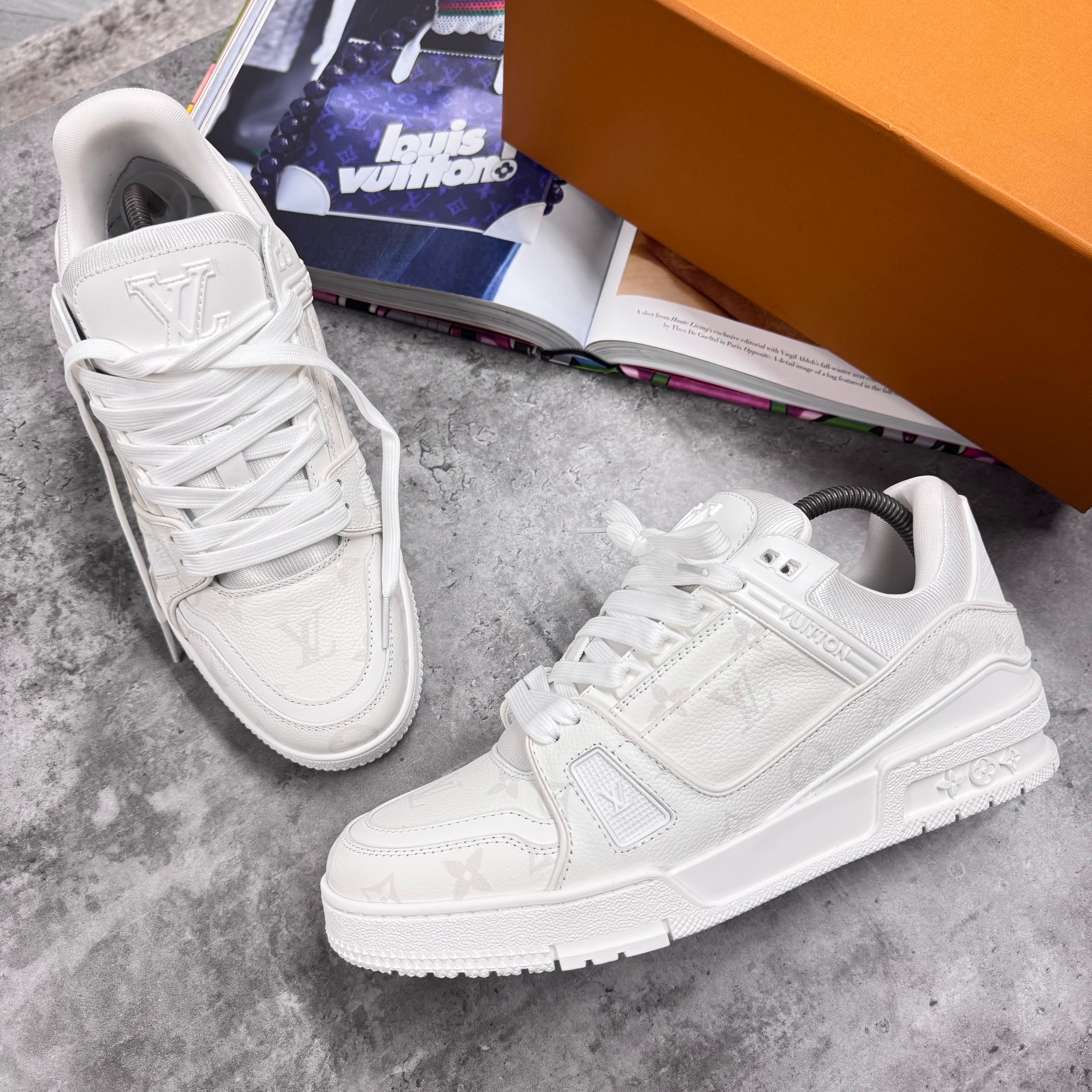 (PRE ORDER) LVE MONOGRAM TRAINERS - WHITE