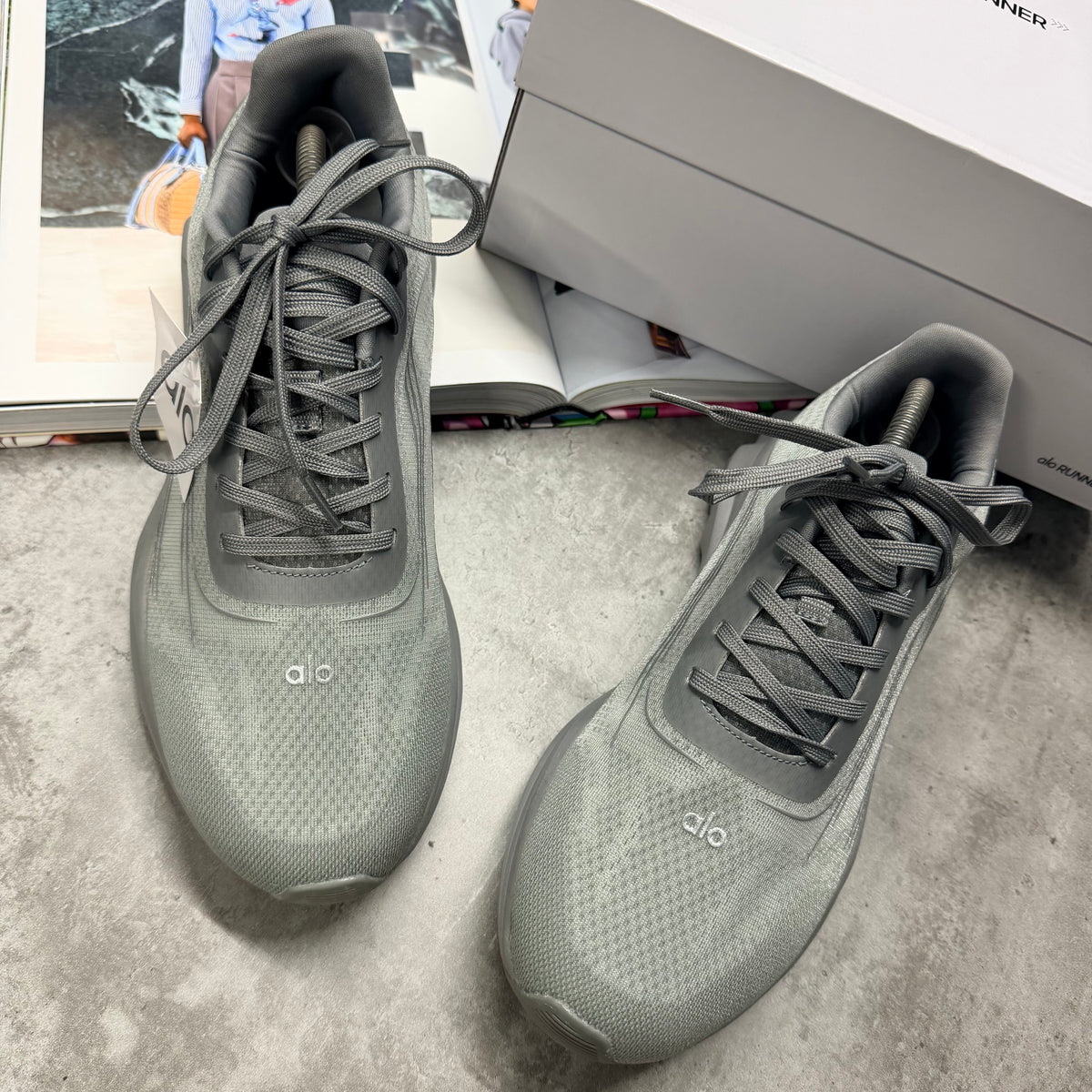 (PRE ORDER) ALO RUNNER - GREY