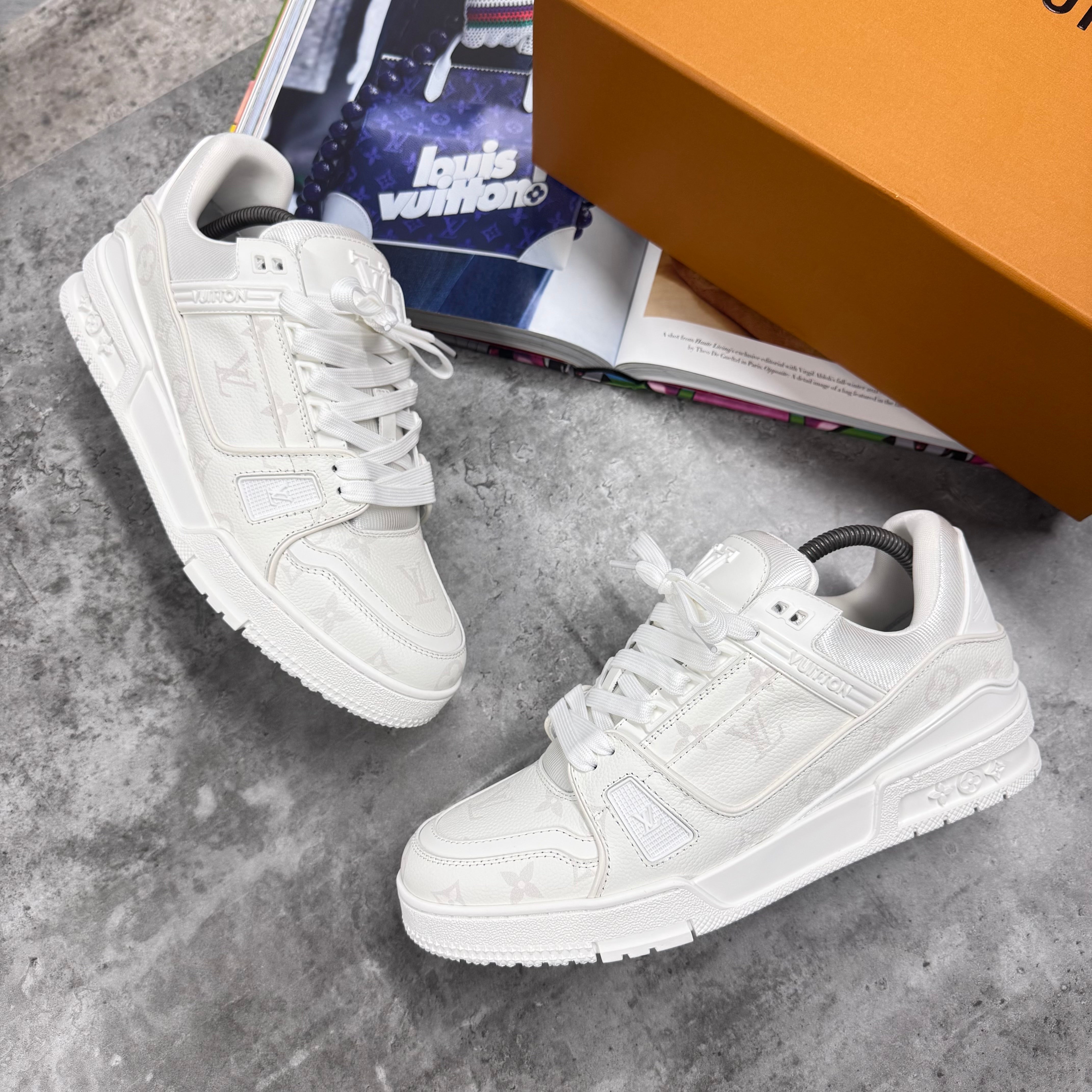 (PRE ORDER) LVE MONOGRAM TRAINERS - WHITE