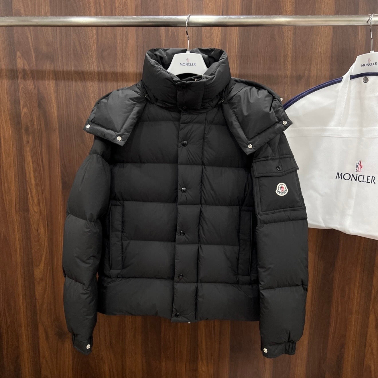 (PRE ORDER) MNCLR ARM POCKET COAT - BLACK