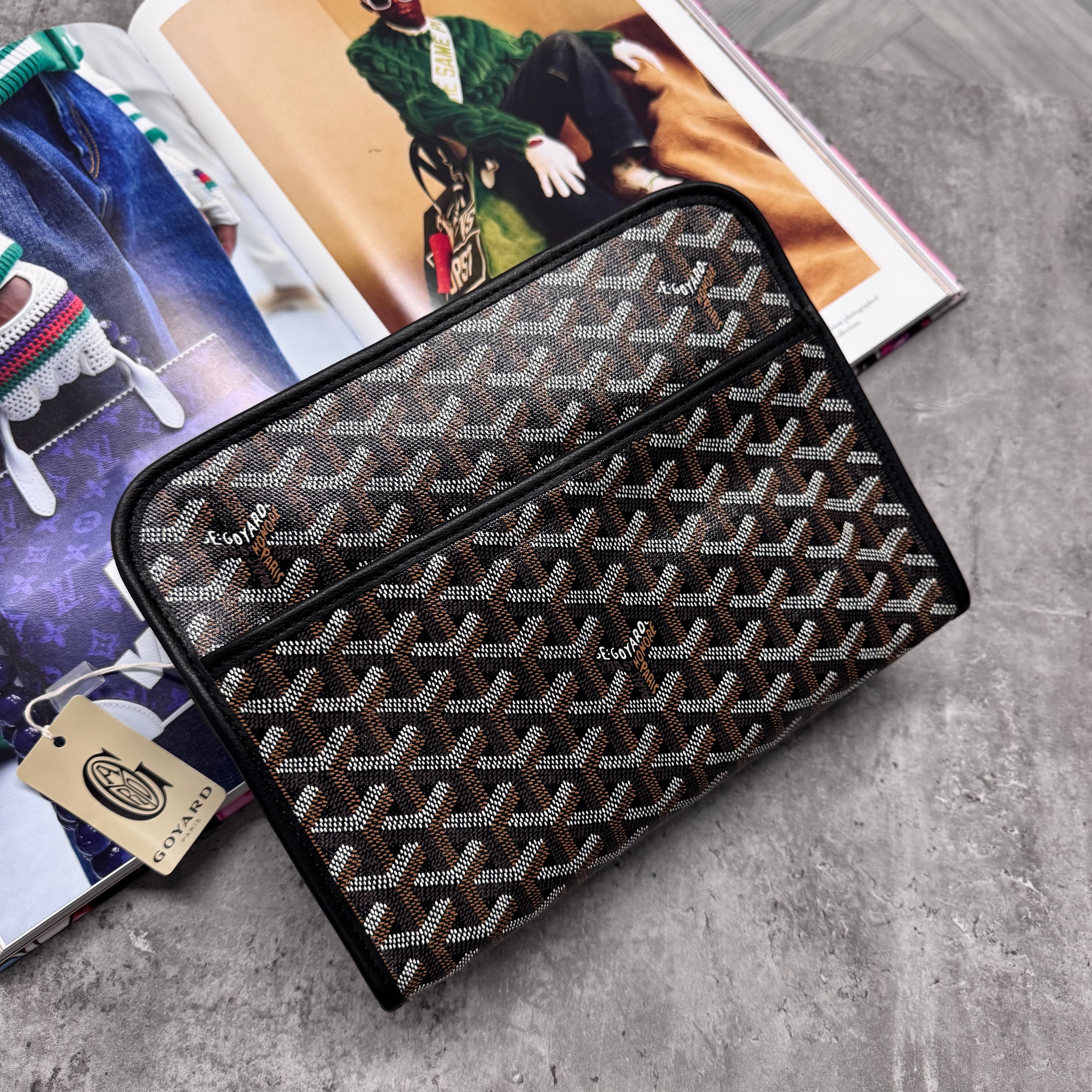 (PRE ORDER) GYRD POUCH BAG - BLACK