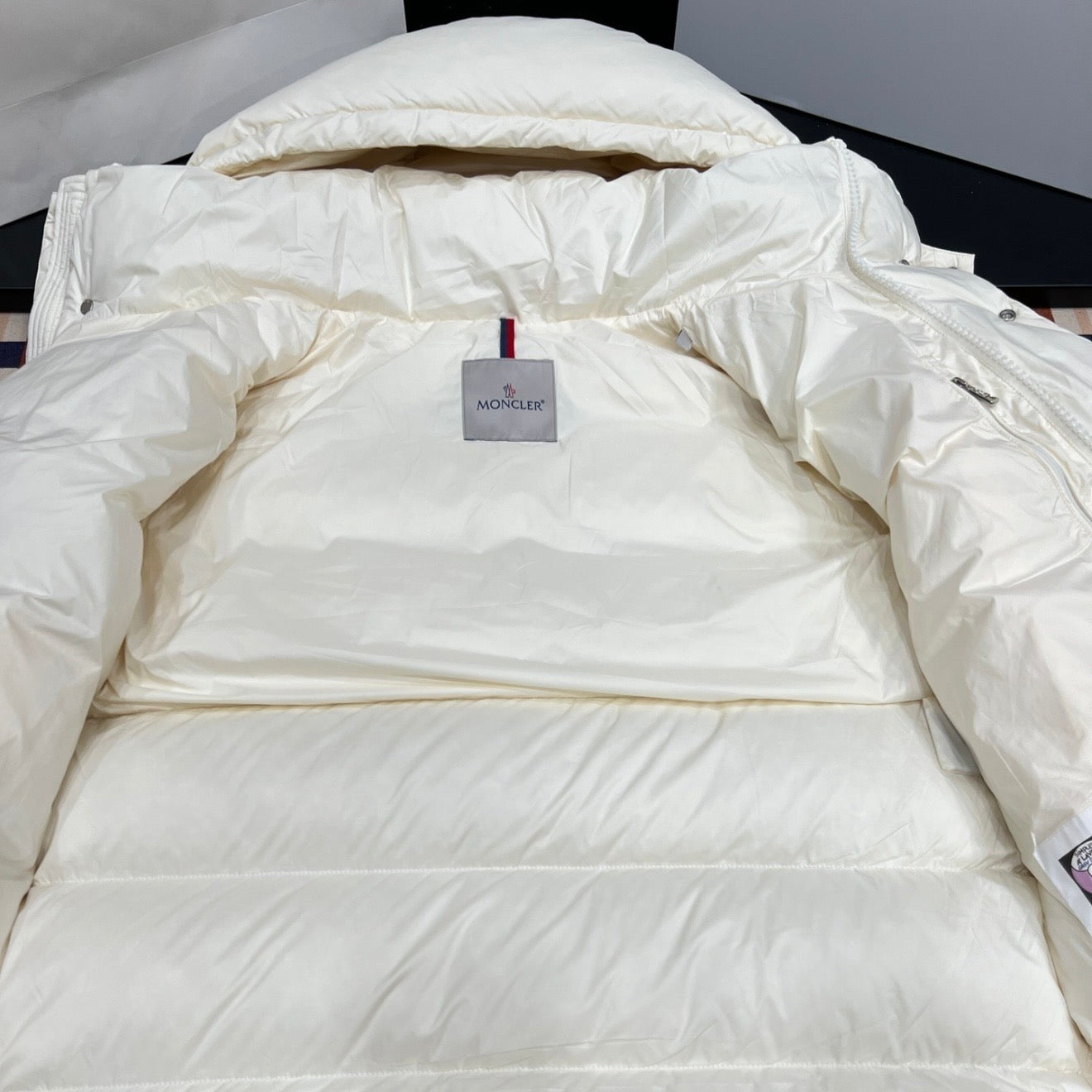 (PRE ORDER) MNCLR ARM POCKET COAT - OFF WHITE