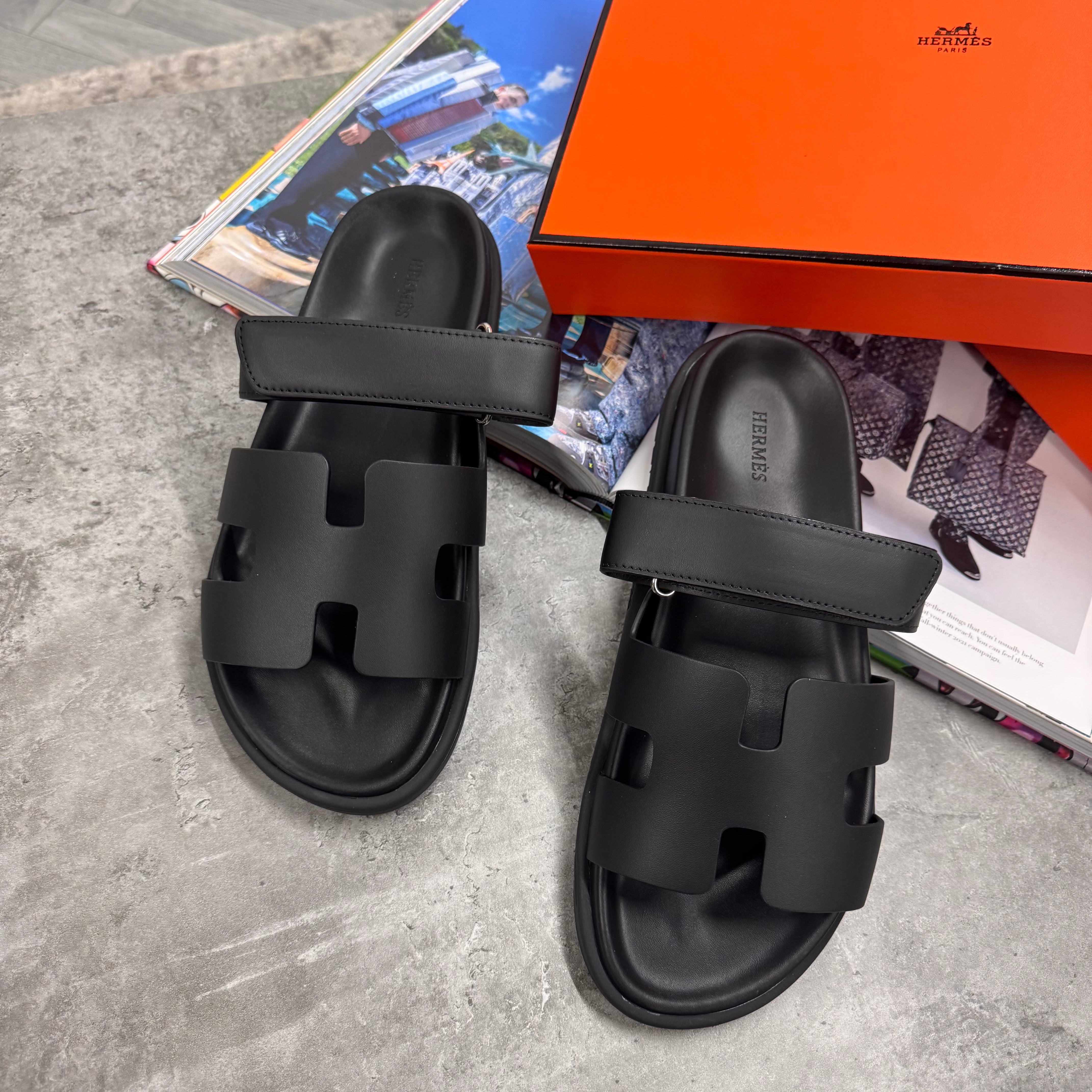 (PRE ORDER) HMES STRAP SLIDES - BLACK