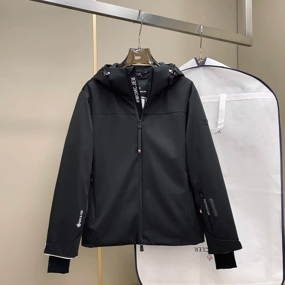 (PRE ORDER) MNCLR HOODED LIGHTWEIGHT ZIP COAT - BLACK