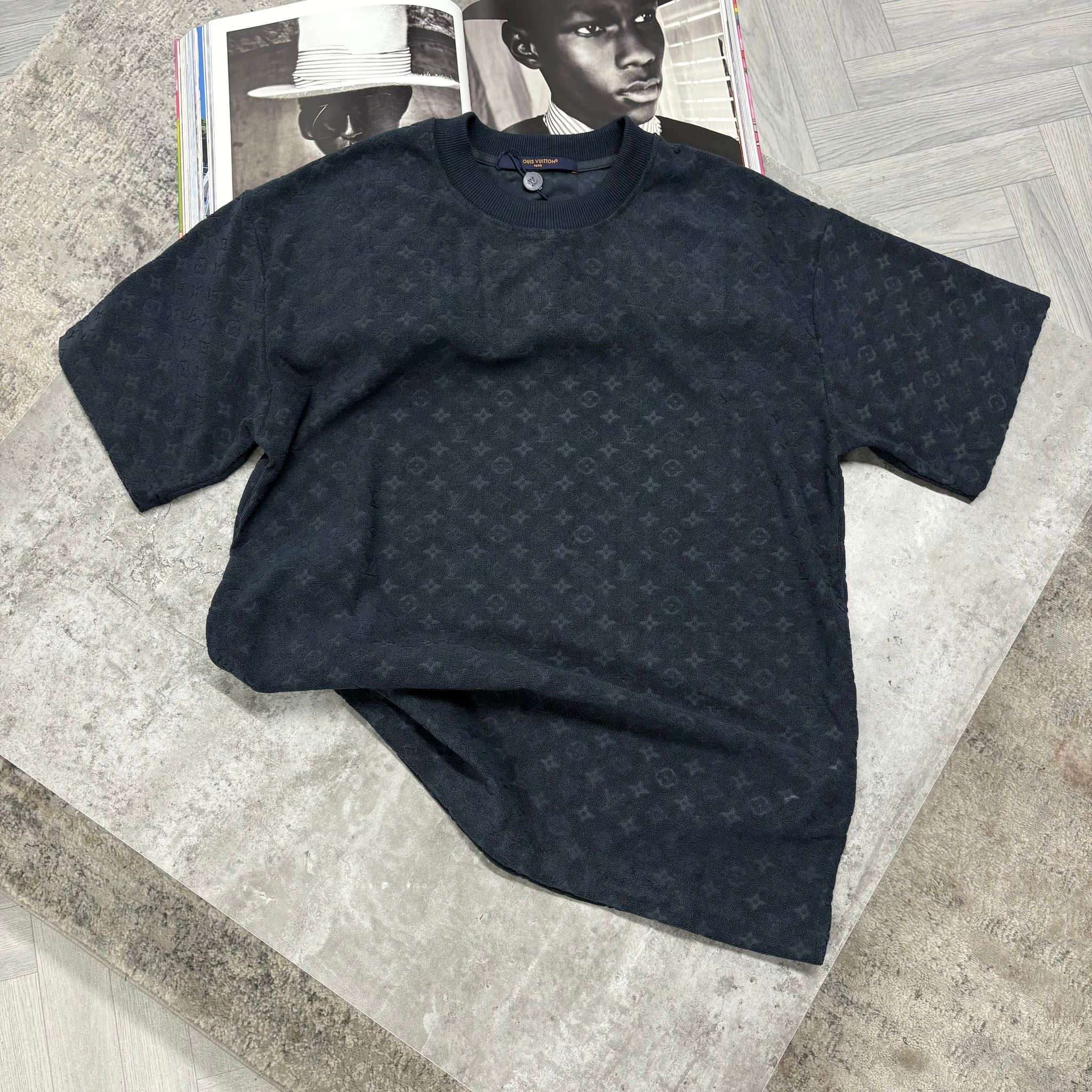 LVE MONOGRAM T SHIRT - NAVY