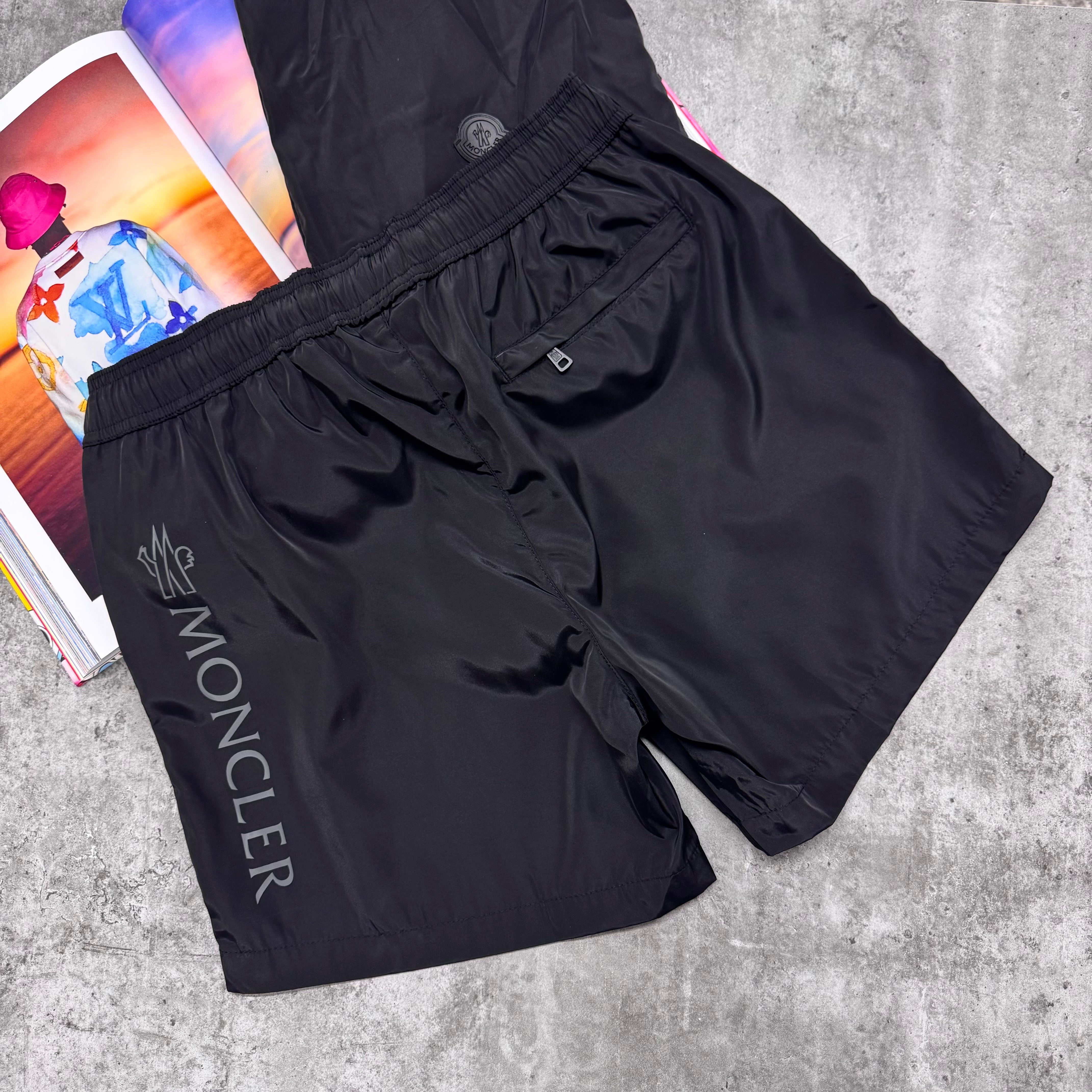 MNCLR BLACK BADGE BAGGED SWIMS - BLACK