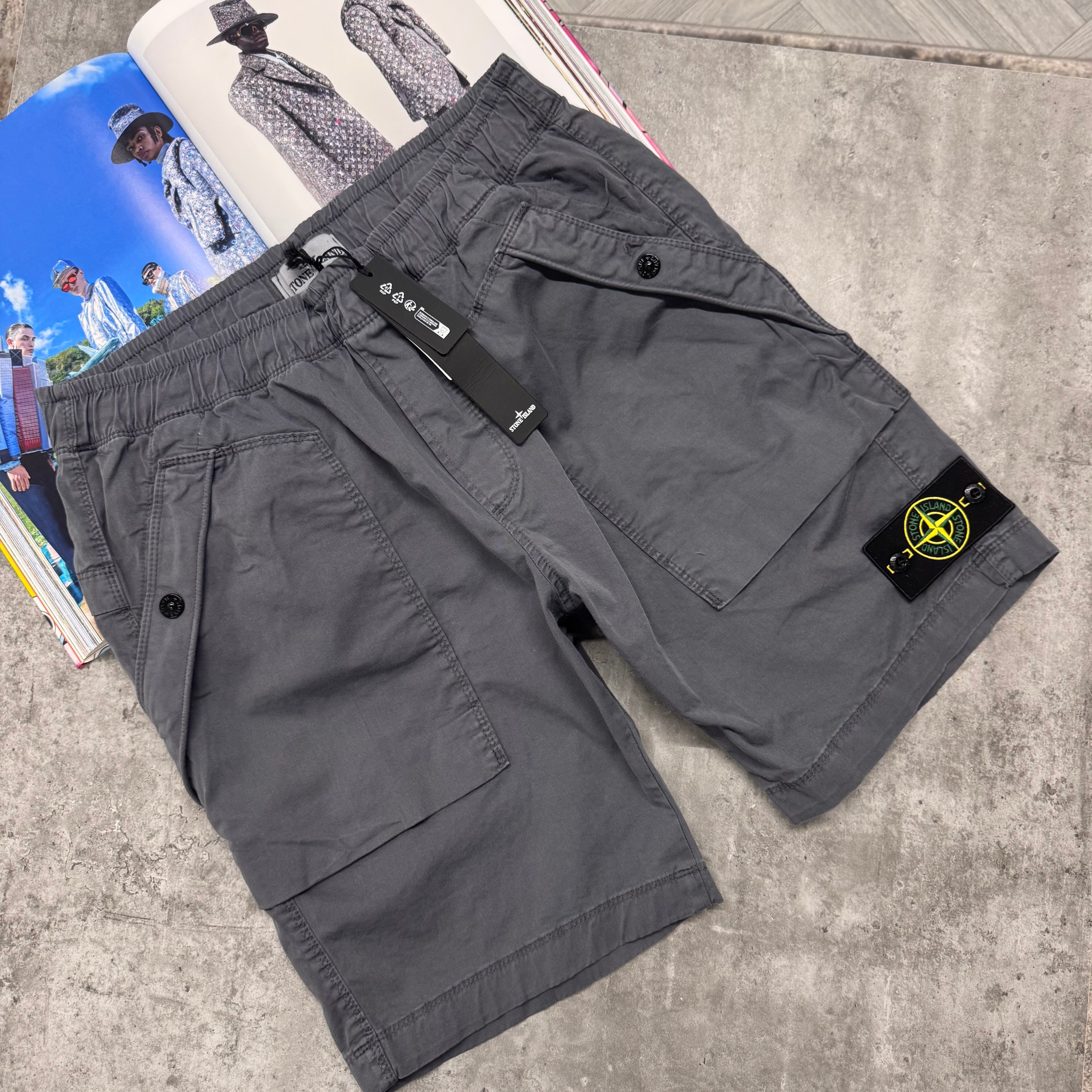 SI BUTTON POCKET CARGO SHORTS - CHARCOAL