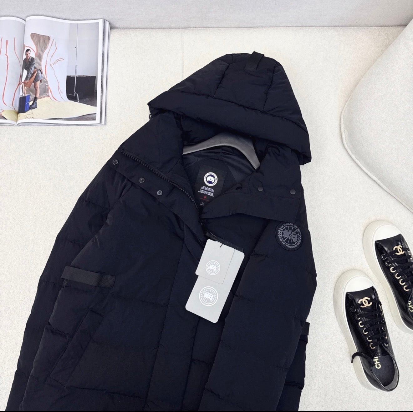 (PRE ORDER) CG BLACK BADGE PUFFER COAT - WHITE & BLACK