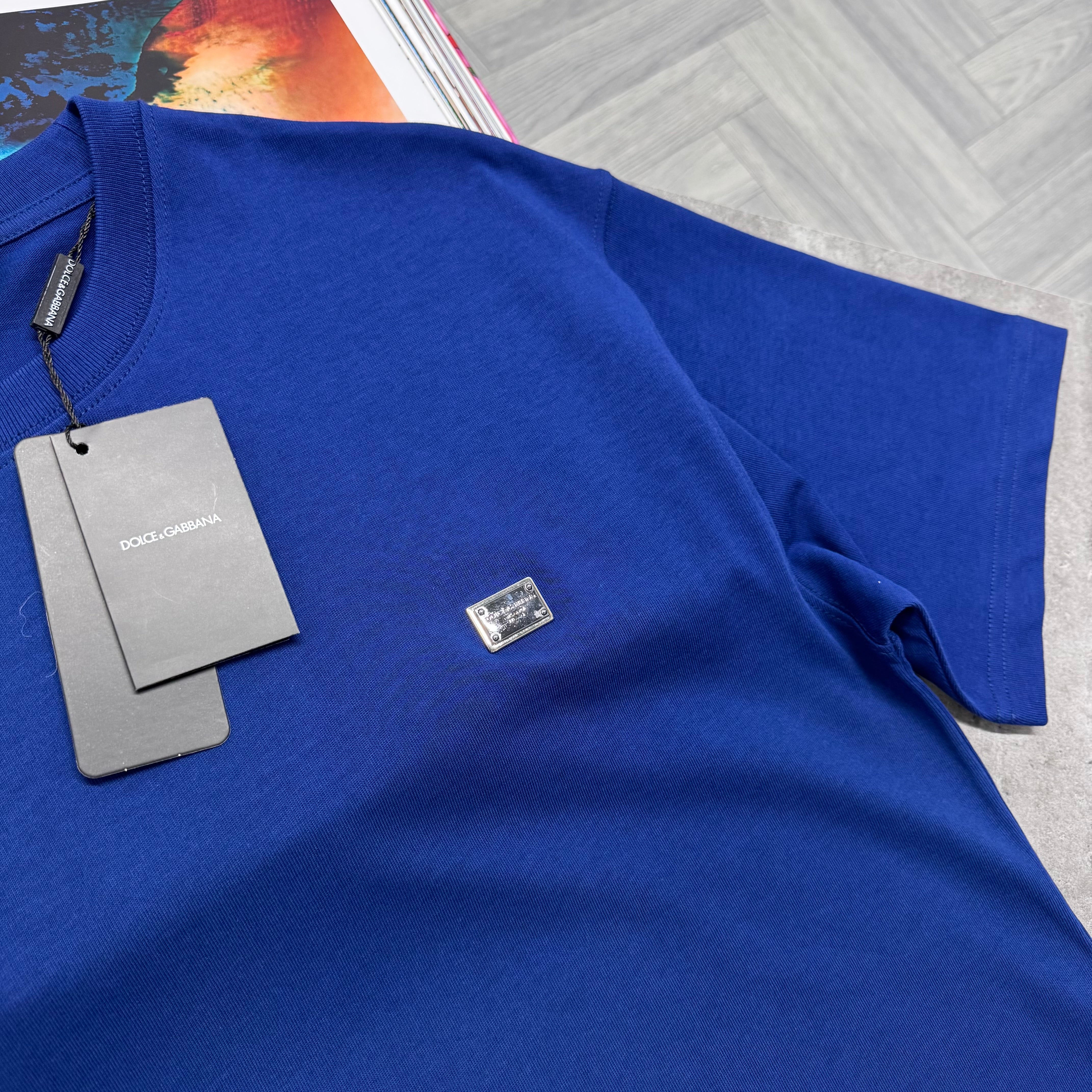 D&G SILVER BADGE T SHIRT - ROYAL BLUE