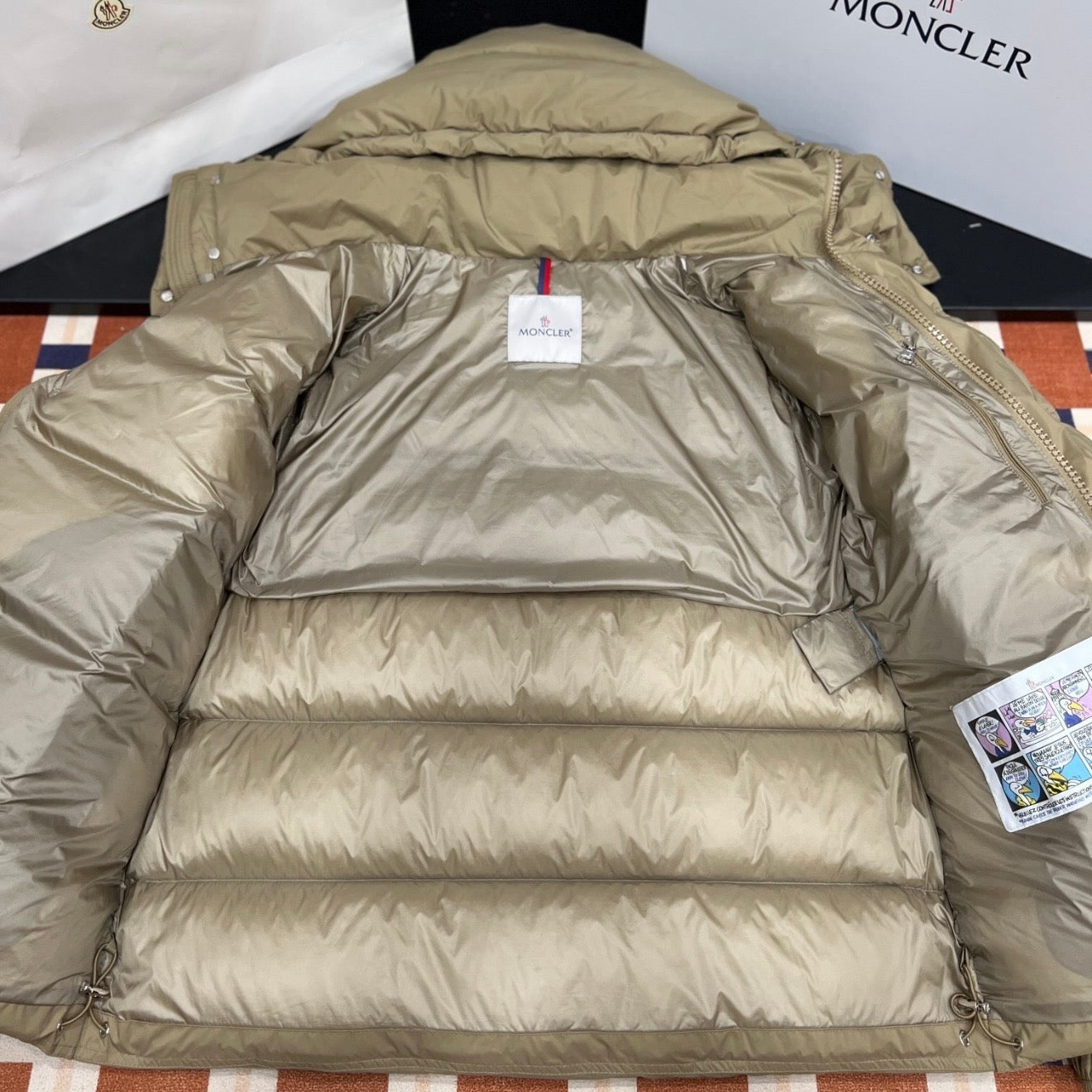 (PRE ORDER) MNCLR ARM POCKET COAT - BEIGE