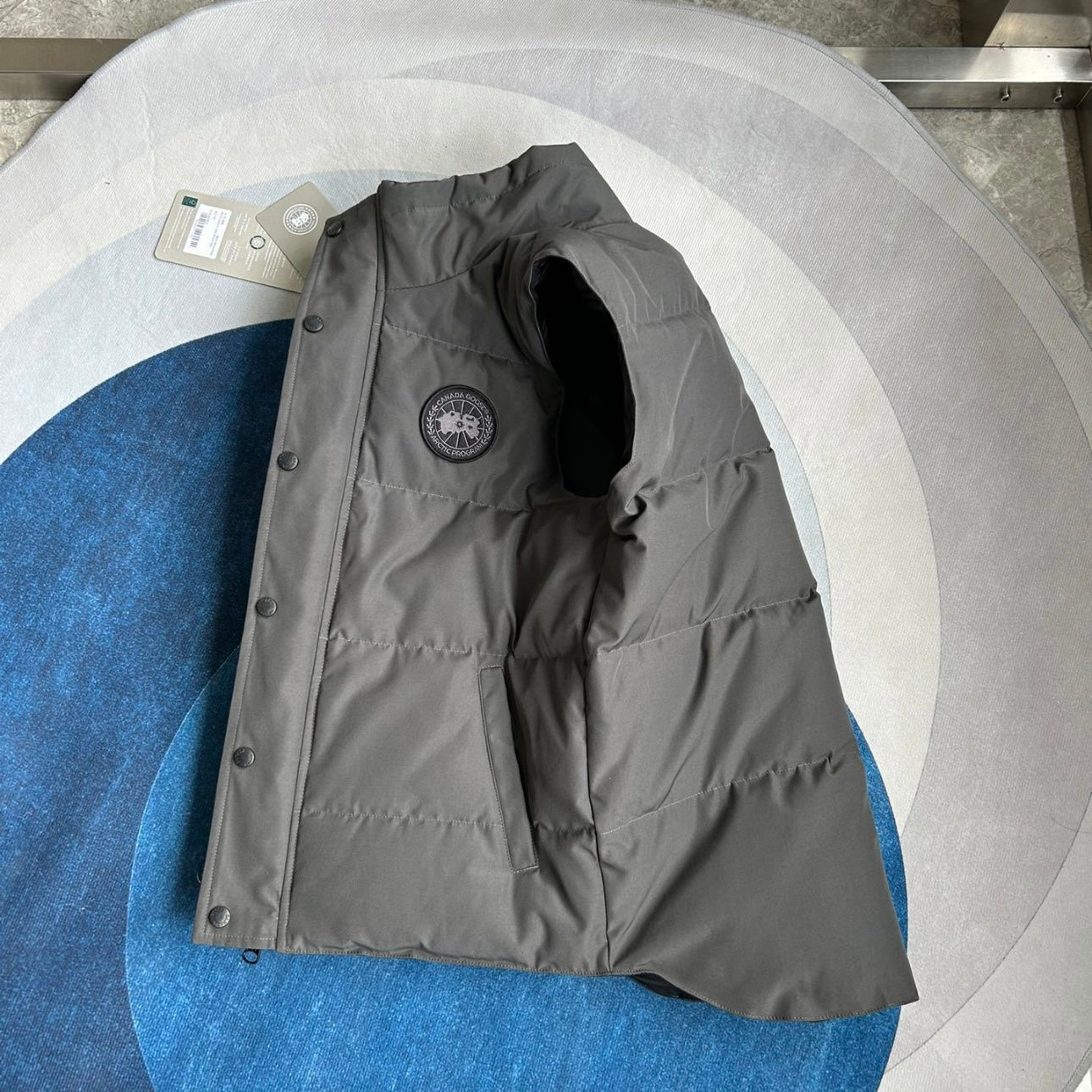 (PRE ORDER) CG GARSON BLACK BADGE GILET - CHARCOAL