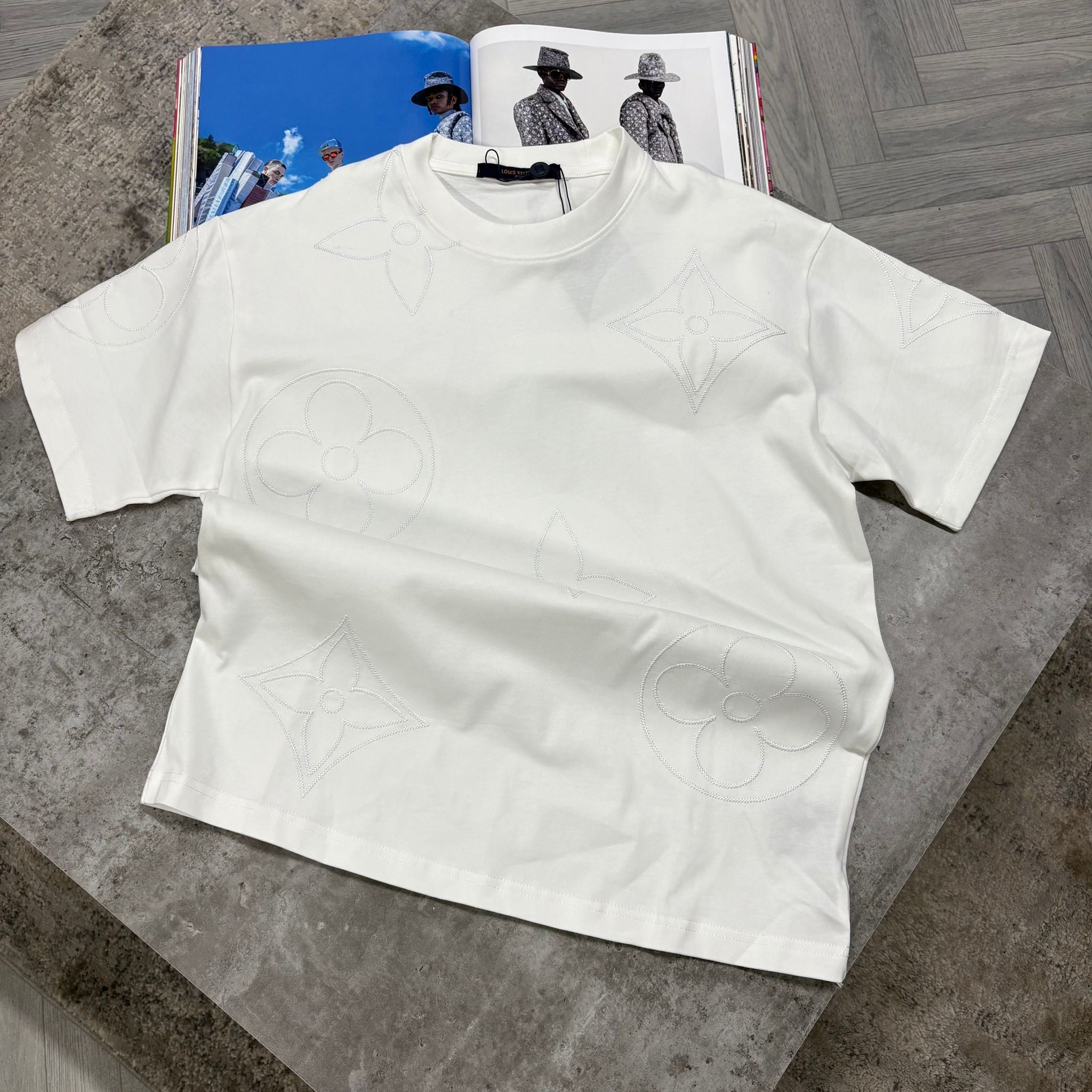 LVE BIG MONO LOGO T SHIRT - WHITE